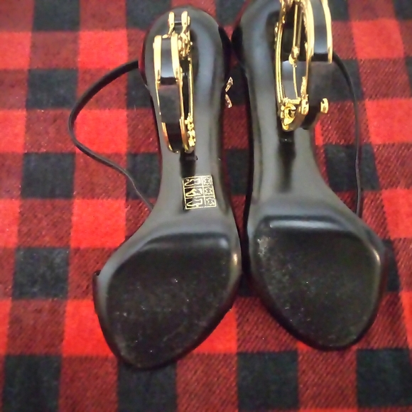 Shoes - Picture 5 of 6